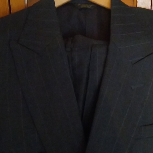 Men's Suit - Picture 2 of 7